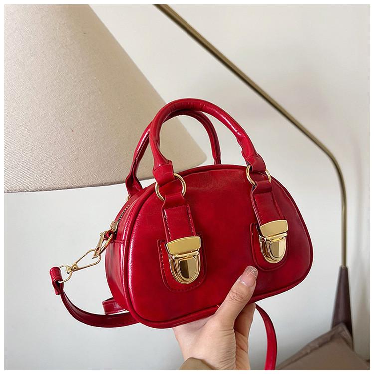 2024 New Arrival Chic Pu Shoulder Pillow Bag For Women Street Style
