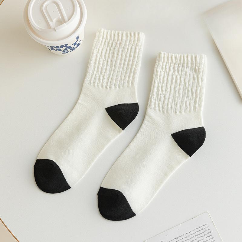 Female Spring and Autumn Simple Stripe Trend New College Wind Absorption Sweat All Build In The Tube Cotton Socks