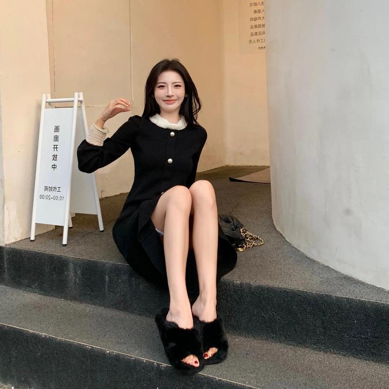 High-end exquisite and super good-looking coat with black knitted dress inside, women's autumn temperament, high-end small black dress