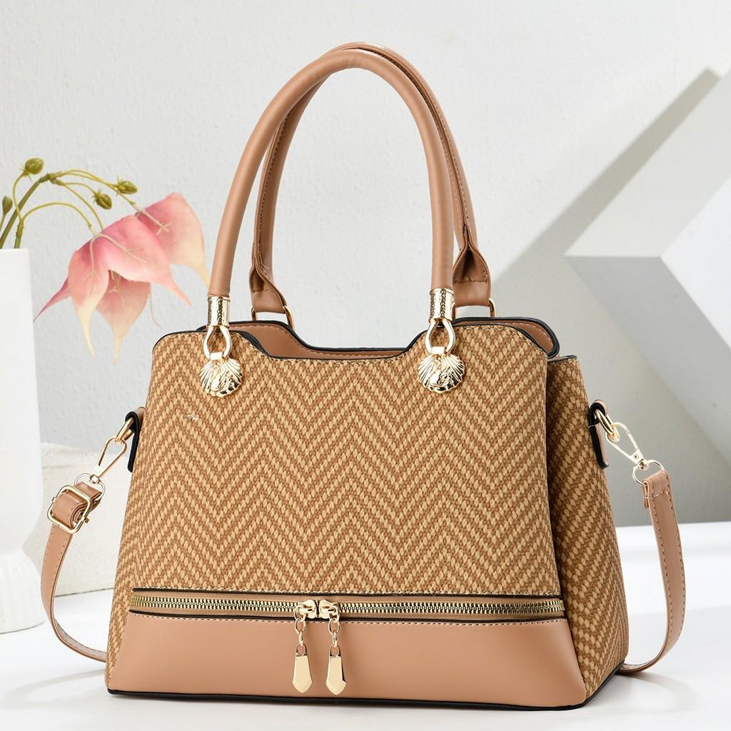 Classic Tote Bag For Women With Pu Material And Metal Accents For Daily Use
