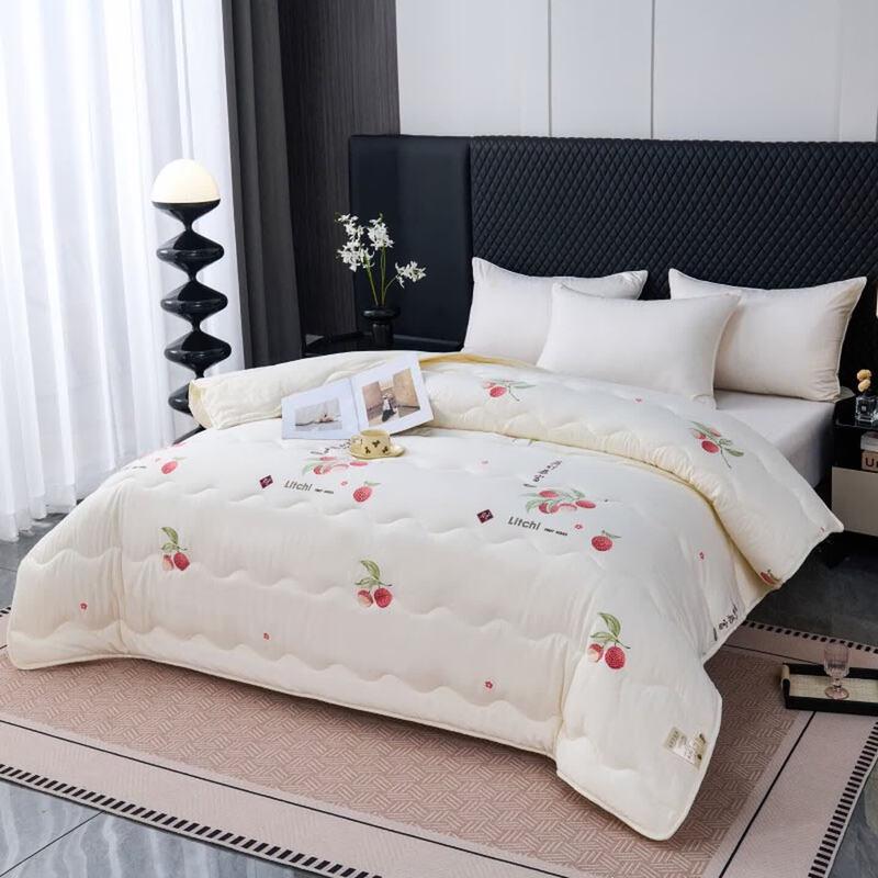 

Lychee Instant Wealth Super Soft Quilt