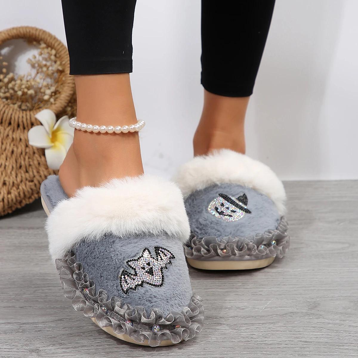 День всех святых. Плоские пушистые меховые тапочки. Женские блестящие заклепочные меховые — фото 3