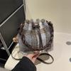 Today's fashion and large-capacity retro plaid strap bag women's new messenger bag bucket bag