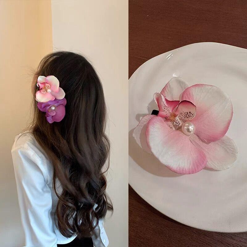 In This World, Wearing A Flower Bow, Orchid Flower Edge Clip, Female Atmosphere, Take A Photo, Bangs Clip, Seaside Vacation Headgear