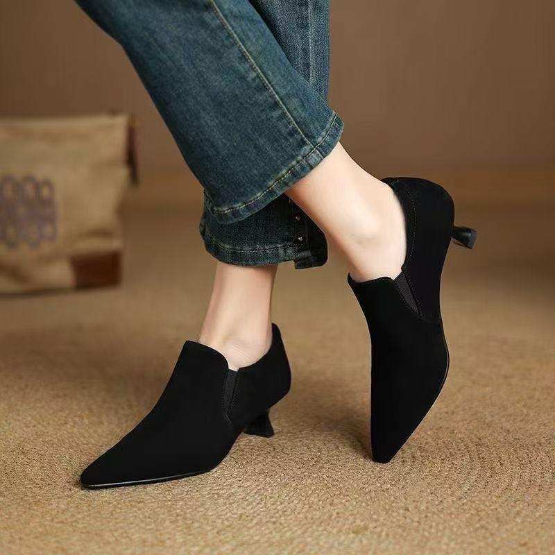 

Женские осенние и зимние ботильоны на высоком каблуке-шпильке, остроносые, с глубоким вырезом, из матовой мягкой кожи, универсальные, черные 35 чёрный