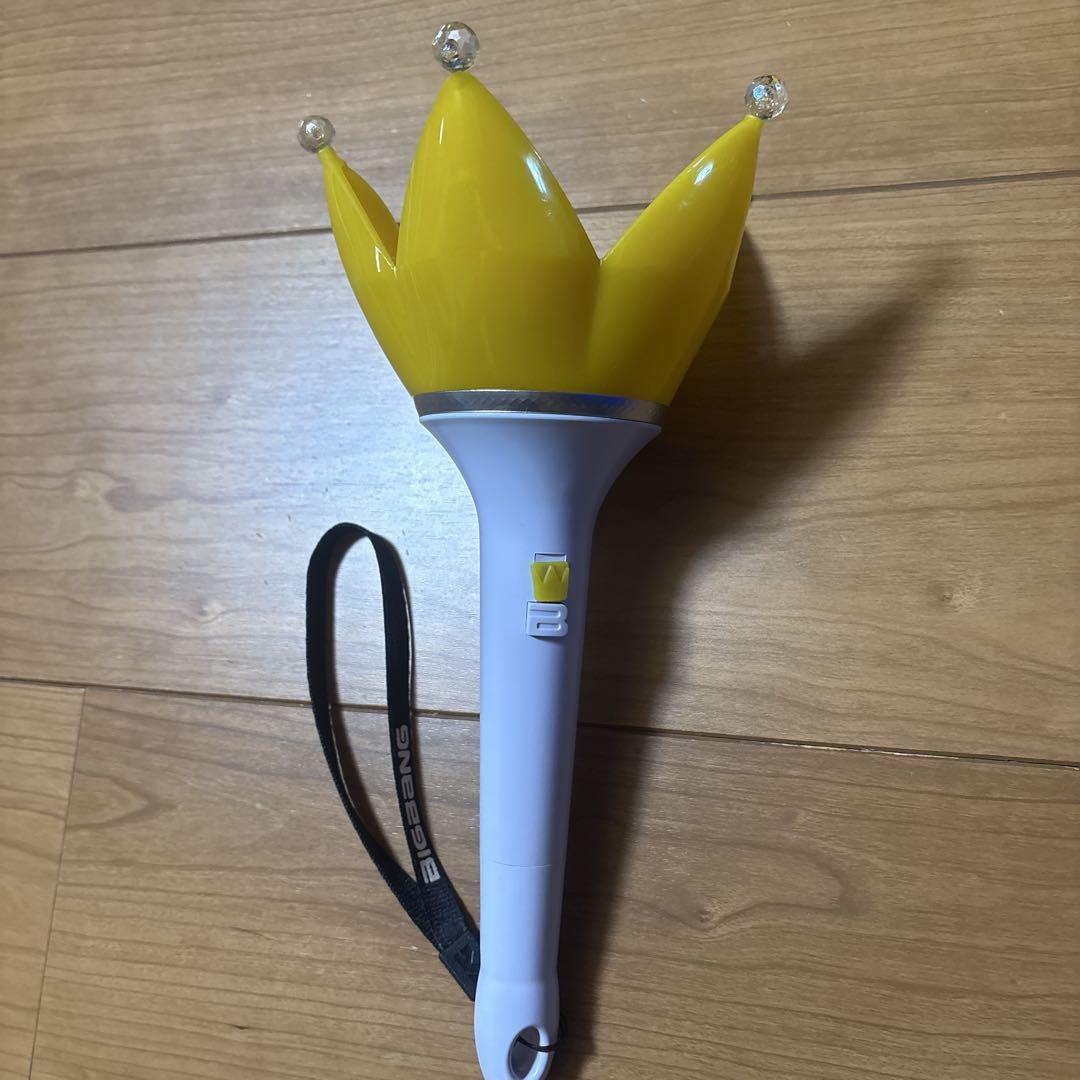 

[USED] K-POP Star-Shaped Yellow Light Stick with B Logo