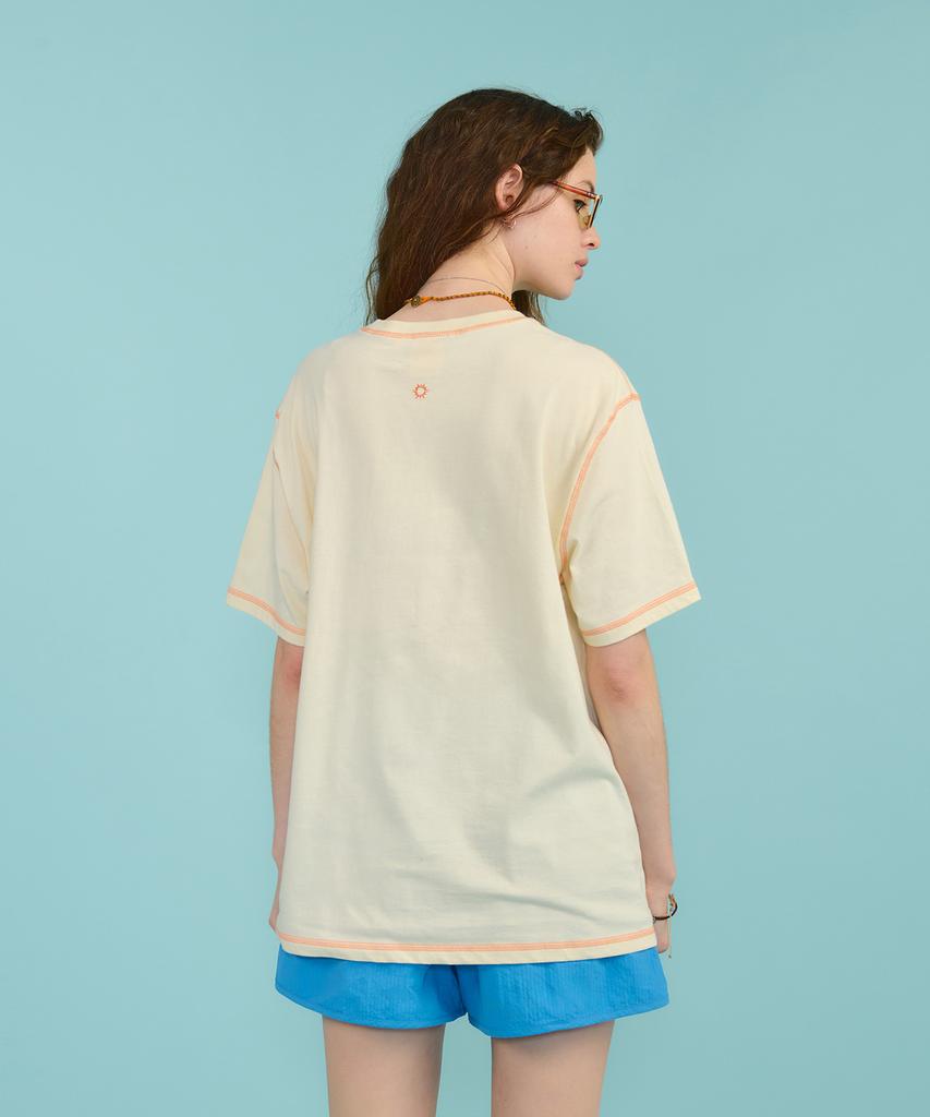 HELLO SUNRISE Hs Doodle Typo Stitch Tee_Cream