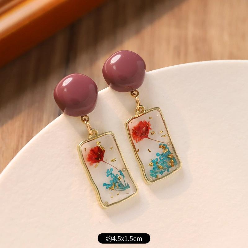 

Retro contrasting plant dried flower earrings pastoral immortal flower stud earrings vacation style niche high-end earrings women