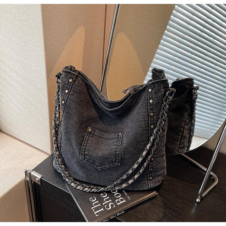 

Large-capacity commuter tote bag, simple casual shoulder underarm bag, women s new denim tote bag чорний