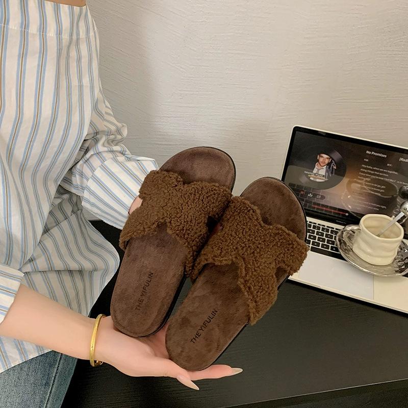 French Fluffy Slippers Women's Wear 2025 Autumn New Internet Celebrity Fashion Casual Lazy Plush One-word Drag Tide