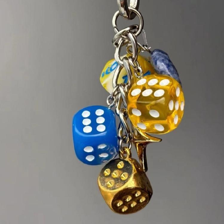 Stilvoller Handyhüllen-Anhänger Würfel Hängender Charm Mehrzweck-Würfel Amulett Rucksackzubehör Modeschmuck für Geldbörse