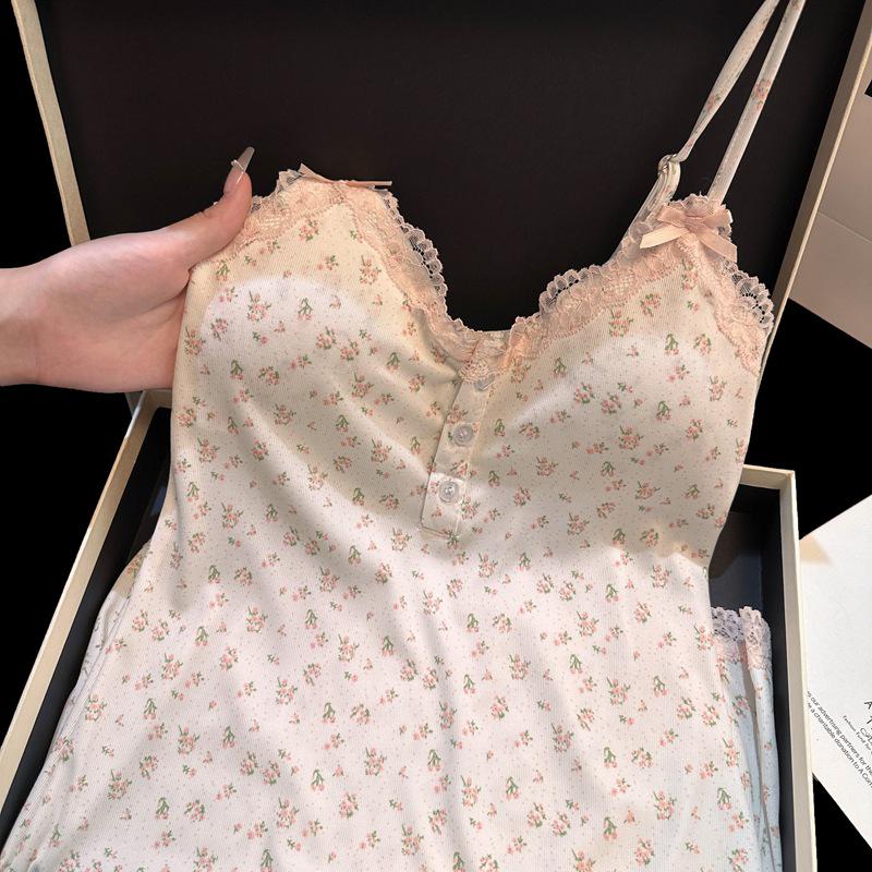 Damen Süß & Würzig Nachthemd: Blumendruck, Spitzenpatchwork, mit Brustpolstern