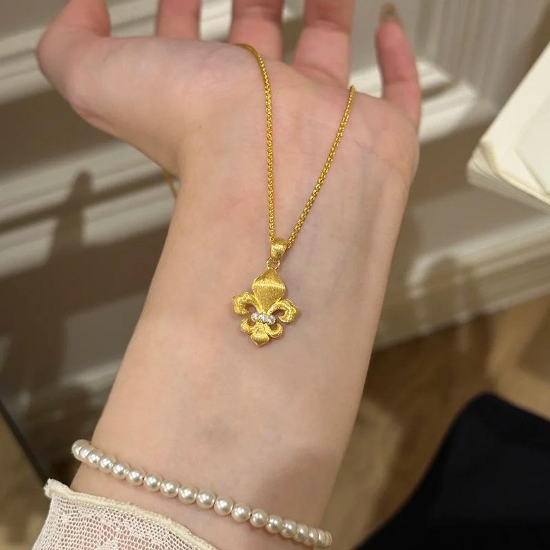 Elegant French Retro Brushed Iris Pendant Necklace for Women