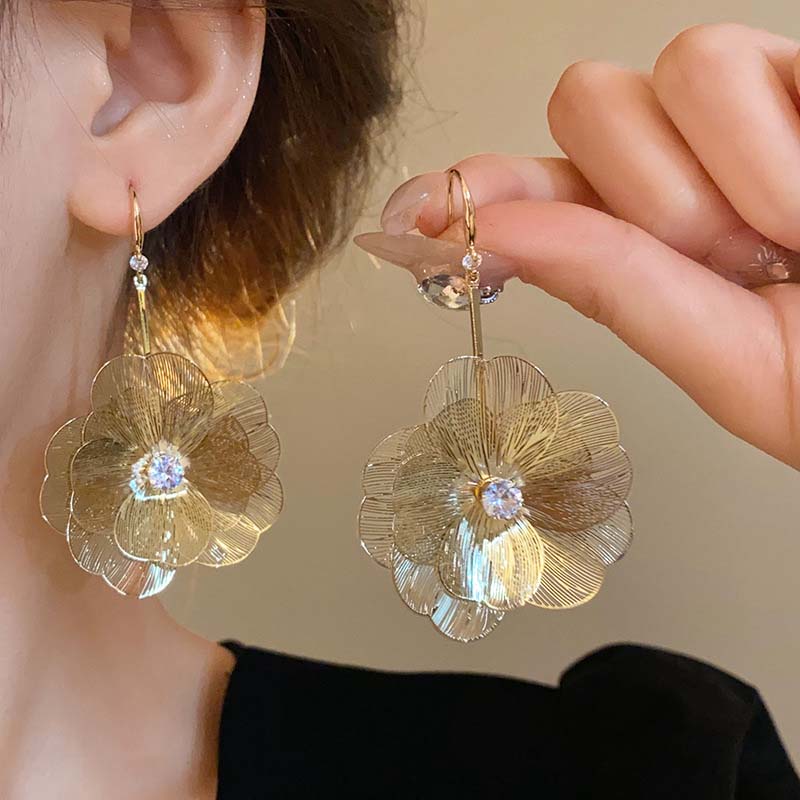 Vintage Metal Hollow Flower Drop Earring for Women Trendy Gold Color Crystal Geometric Personality Ear Hook Wedding Zircon Gift