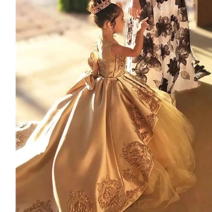 Kinder Goldenes Besticktes Satin- und Tüll-Auftrittskleid mit Schleife und Schleppe