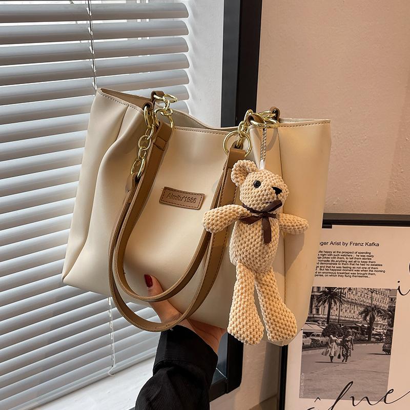 Women's Bag 2024 New Style Fashion Texture Trend Leisure Bear Cute Pendant Large Capacity Tote Bag