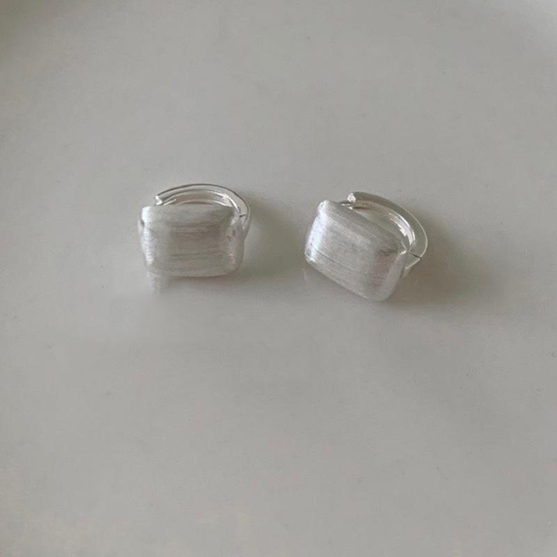 Retro Minimalist Small Earrings Female Small Brushed Square Earrings Cold Wind Fashion Temperament Fashion Tide Elegant Accessories Classic Jewelry