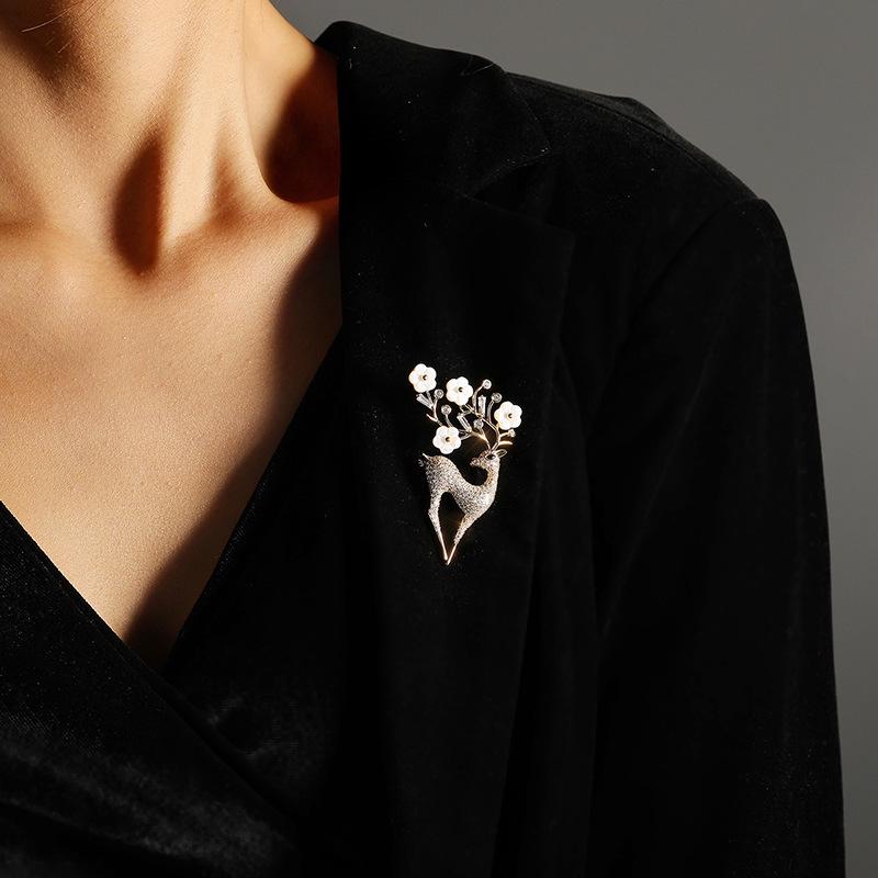 Bo Xin Yun High-Grade Elk Brooch: 'A Deer Has You' Animal Protection Pin & Clothing Accessory