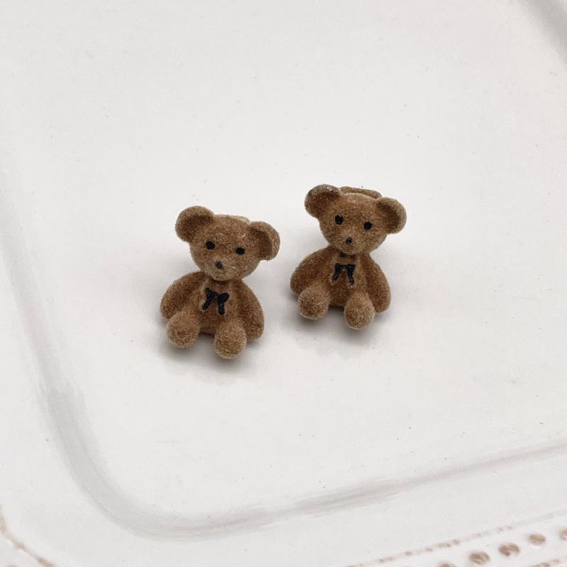 Korean Bear Plush Earrings - Cute Three-Dimensional Childlike Ear Clips for Women, Autumn/Winter Collection.