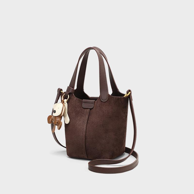 

Bucket Bag Women S Bag Autumn And Winter Shoulder Handbag Fashionable Retro Maillard Matte Messenger Bag темно-коричневого кольору