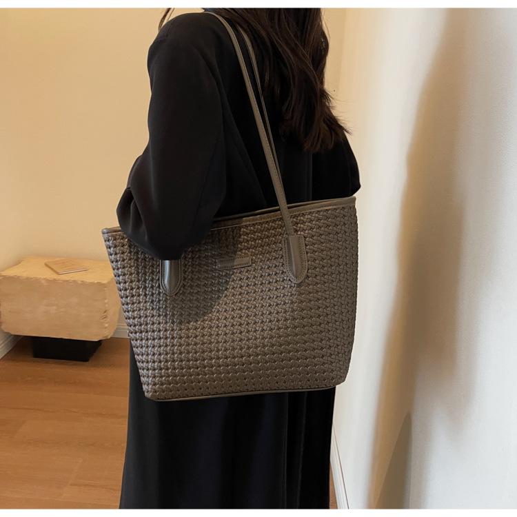 Simple Large-capacity Bag Women's Fashion New Shoulder Bag Casual Versatile Commuter Texture Tote Bag
