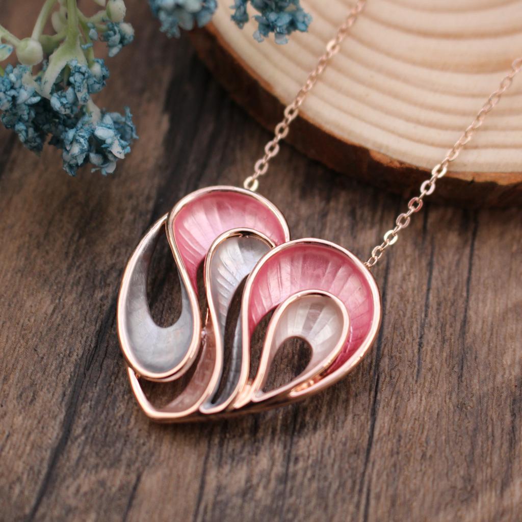 New color coated hollow love pendant, small fresh women's simple geometric line heart necklace