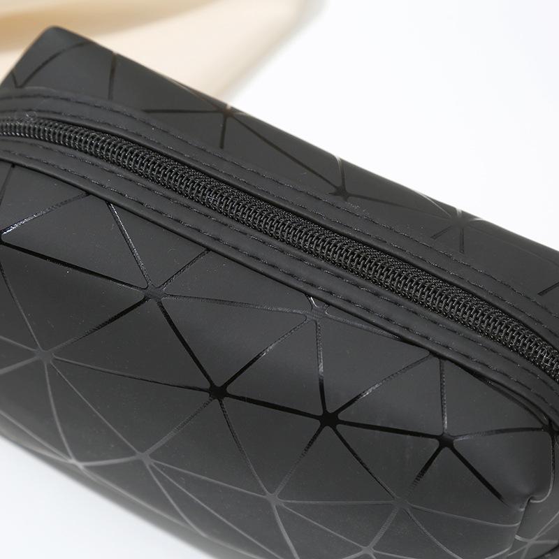 Wangdins Geometric Plaid Black Makeup Bag - Simple, Portable Cosmetic Storage for Women
