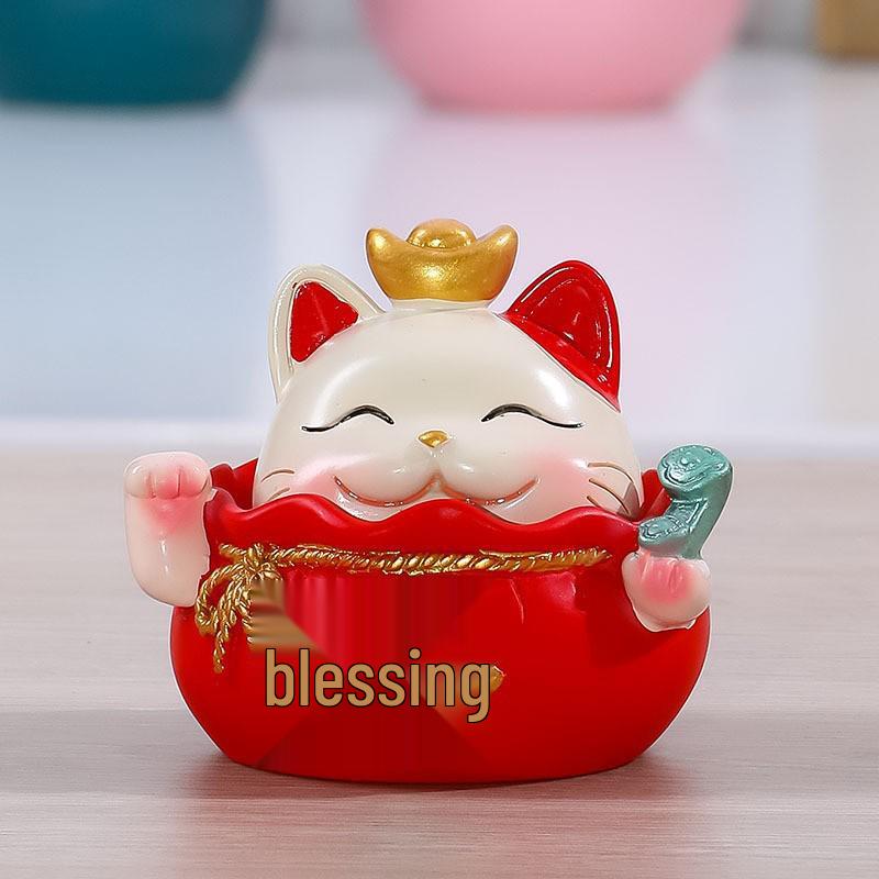Handmade Resin Lucky Cat Figurine: Cute Desk Decoration and Creative Office Gift 2025