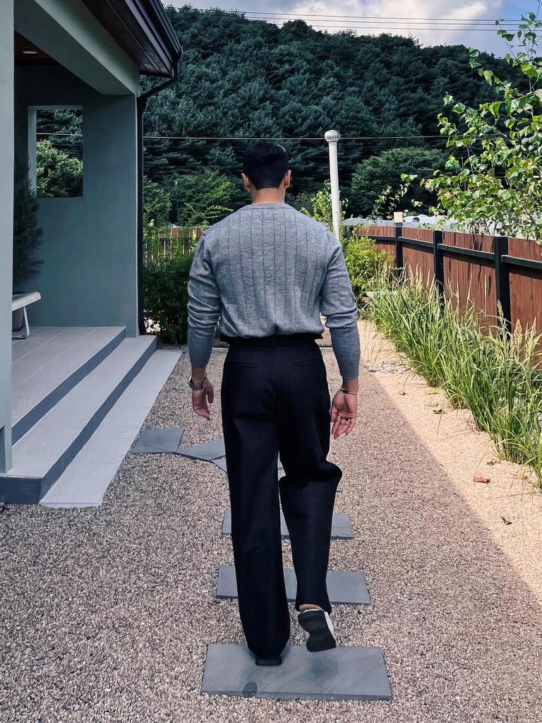 Hong Kong Style Men's Double-Pleated Pants - Designer-Look, High-Quality, Versatile Suit Pants with Straight, Wide Legs.
