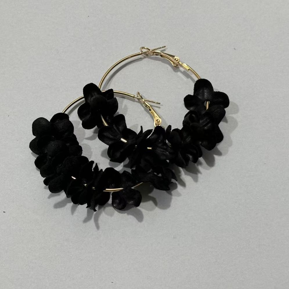 

B427 Корейские Модные Серьги - Элегантный Дизайн с Цветком и Бриллиантами чёрный