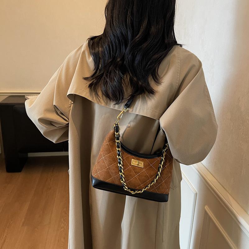 Xiaoxiangfeng rhombus chain underarm bag women's 2025 new trendy shoulder messenger bag versatile stray bag