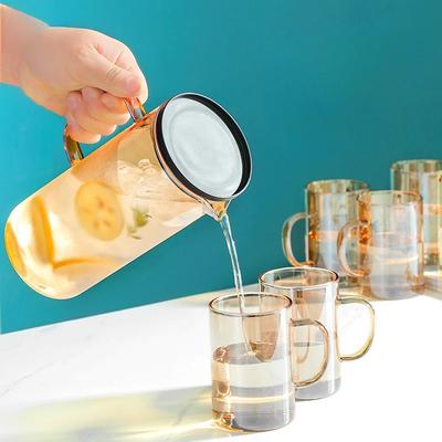 Haushalts-Wasserkrüge mit Deckel Transparente Kanne Kühlkanne und Tassenset Hoher Borosilikatglas-Krug für Wasser Trinkgeschirr