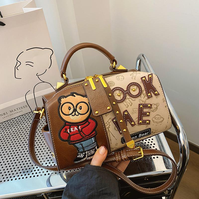 

Сумка-подушка кроссбоди в нишевом дизайне колор-блок коричневый