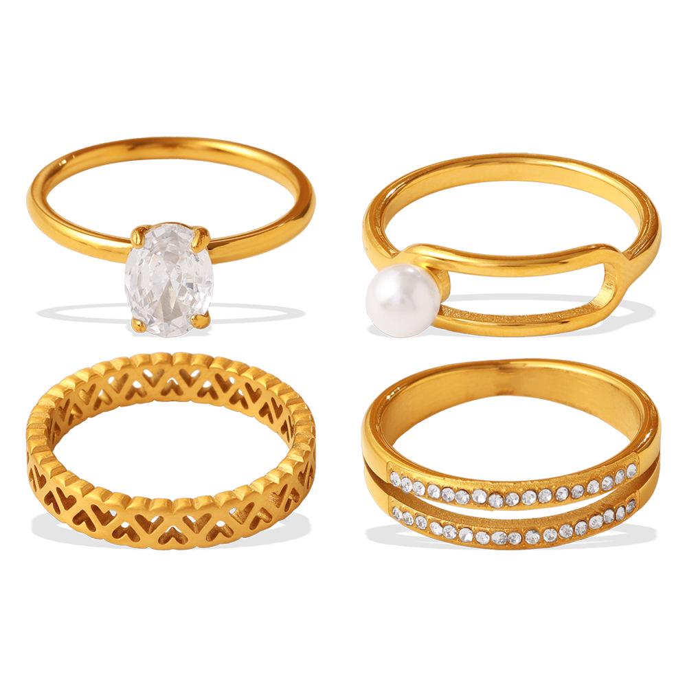 Luxuriöser goldener Hohlring mit Diamant-Inlay: Exquisites stapelbares doppelstöckiges Design