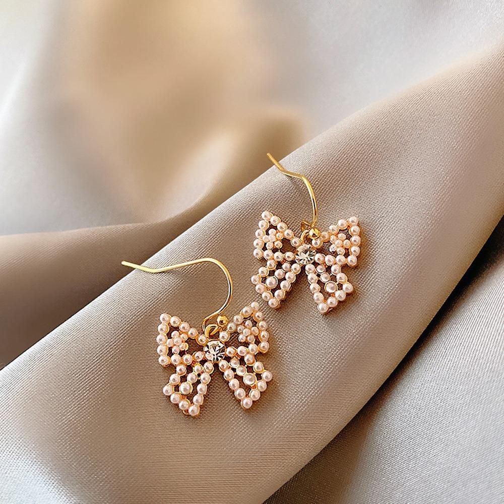 Silver Needle Diamond Bow Earrings Simple and Versatile High-quality Stud Earrings Women's Niche Light Luxury High-end Earrings