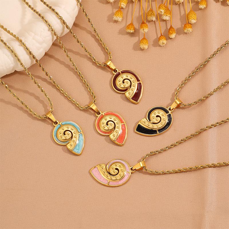 Vintage Ocean Seashell Stainless Steel Clavicle Necklace for Women - High-End Titanium Jewelry