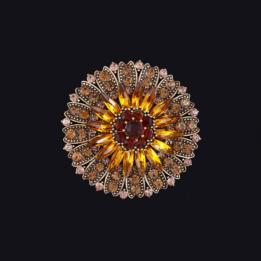 Elegant Sunflower Brooch, High-end Women's Luxurious Style, Diamond-encrusted Brooch Design Sense