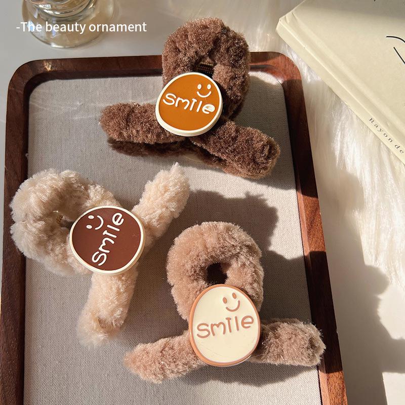 Sweet Plush Smiley Face Hair Clip: Elegant Medium Shark Claw for Women - 2023 Hairpin Accessory