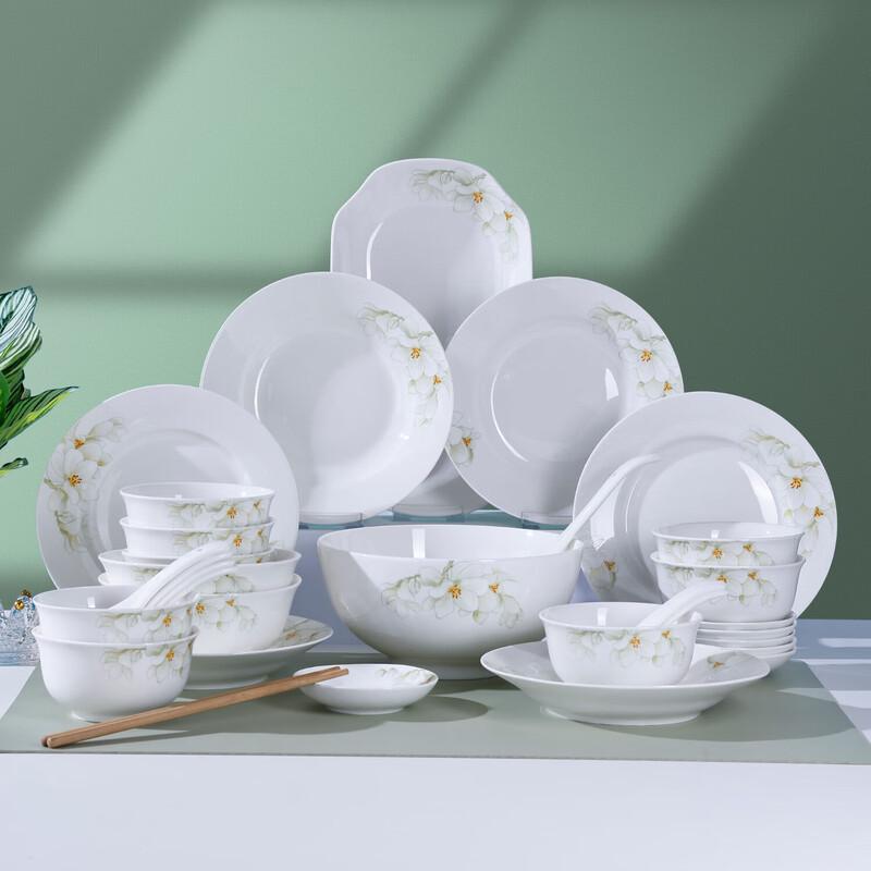 

Ai Yiruis Ceramic Dinnerware Set