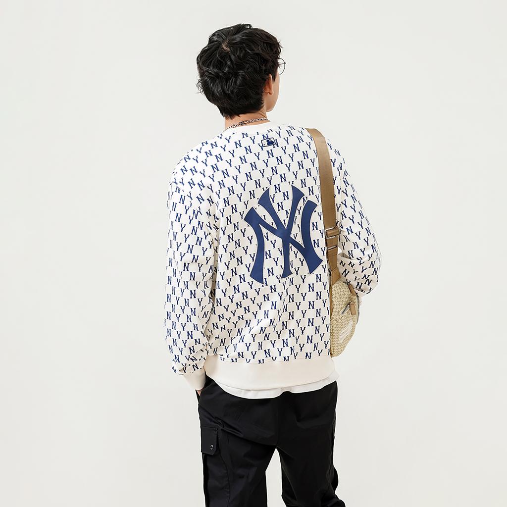 MLB New York Yankees All Over Print Back Logo Crewneck Sweatshirt Unisex sweatshirt Cream 3AMTM0221-50CRS