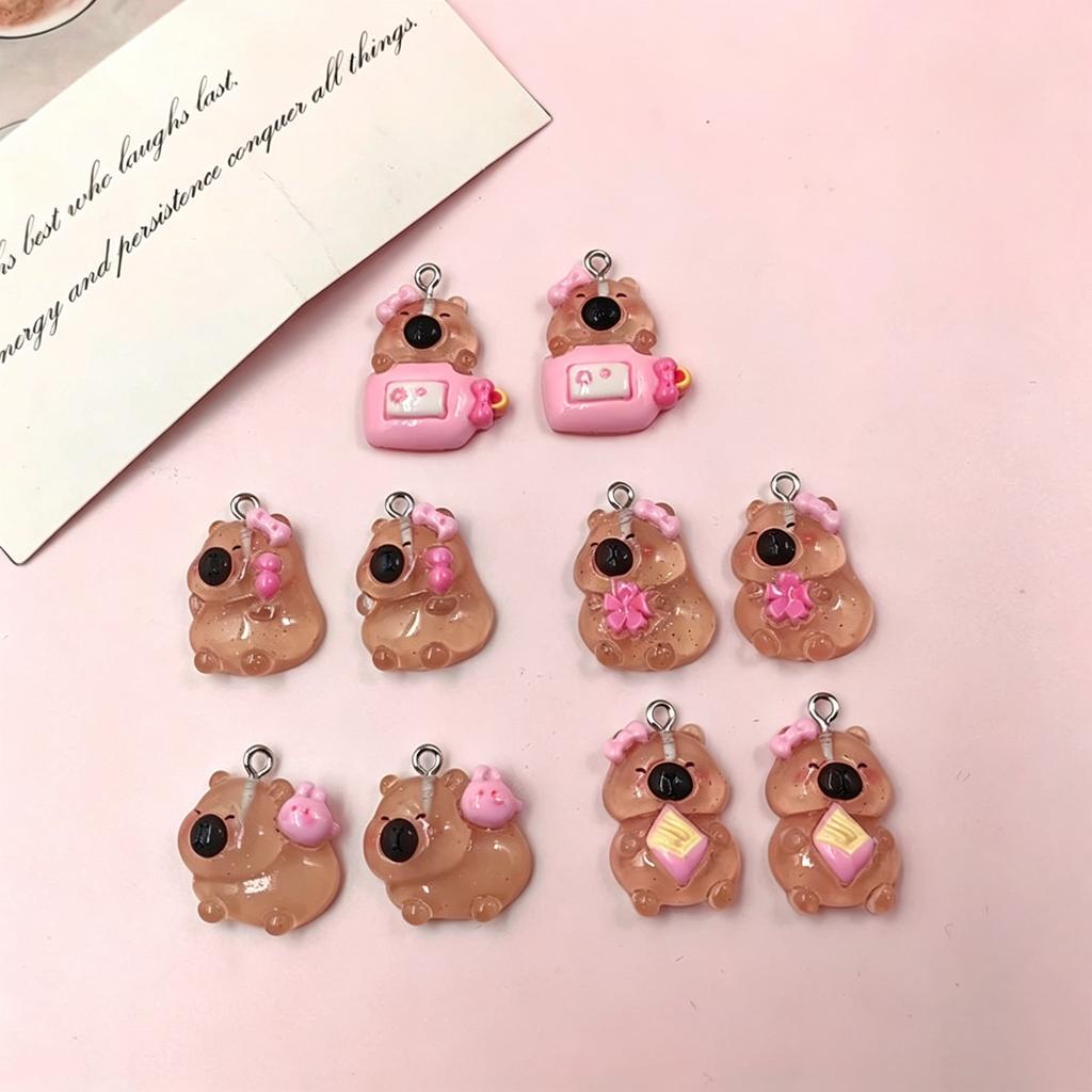 10 Stück Süße Capybara Harz Anhänger mit Rosa Blumen & Snacks für DIY Schlüsselanhänger & Ohrringe