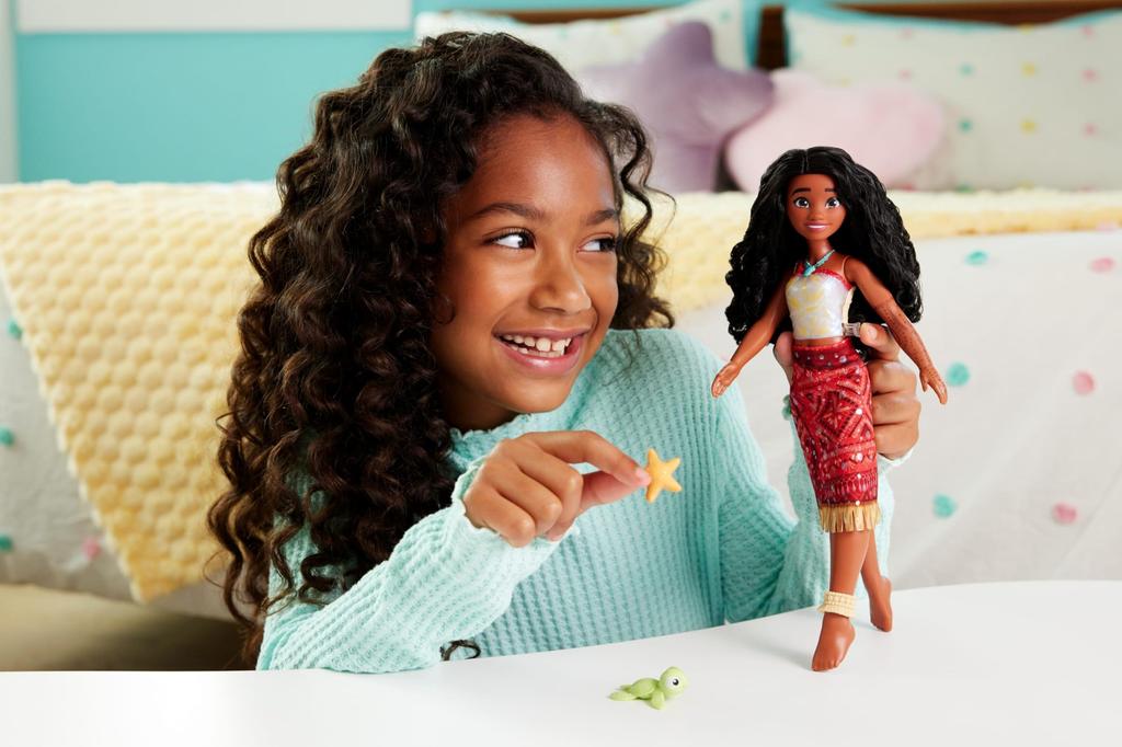 Mattel Disney Moana 2 Toy Swimming Tau Tai Moana Fashion Doll with 2 Bodice Kick Inspired by the Movie Accessories Color-Changing & Legs,
