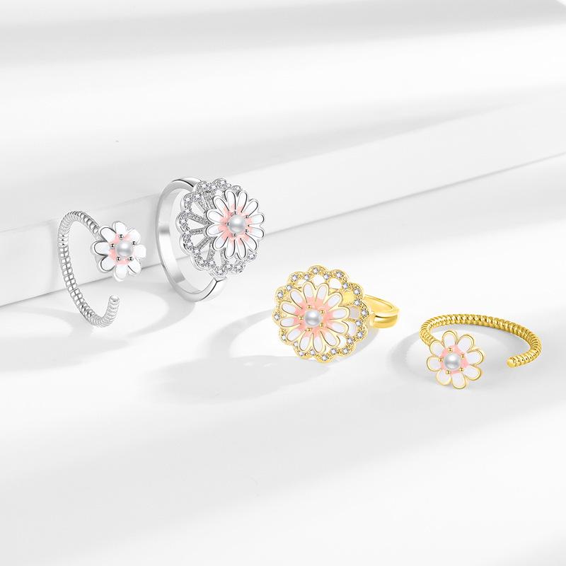 Trendy Adjustable Rotating Daisy Ring for Women – Open Design with Drip Oil Flower