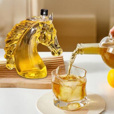 Karafa na whisky s konskou hlavou Vysoko borosilikátové sklo Fľaša na likér Jedinečný umelecký darček pre milovníkov whisky