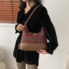 Trendy Chain Shoulder Bag With Chic Minimalist Design Ideal For Casual Outfits In Red Checkered