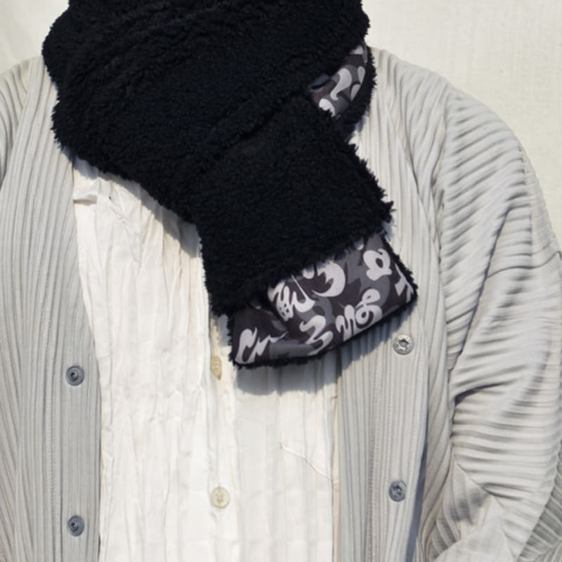 HAUT COLLECTION Huyun Muffler Letter graphic w1