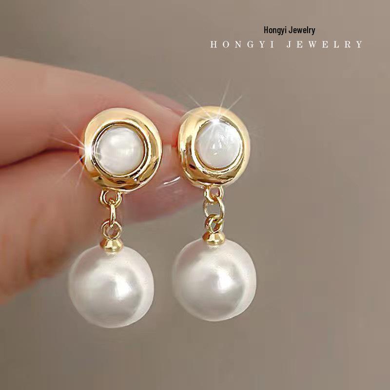 2024 High-End Pearl Stud Earrings: French Light Luxury Style for Women