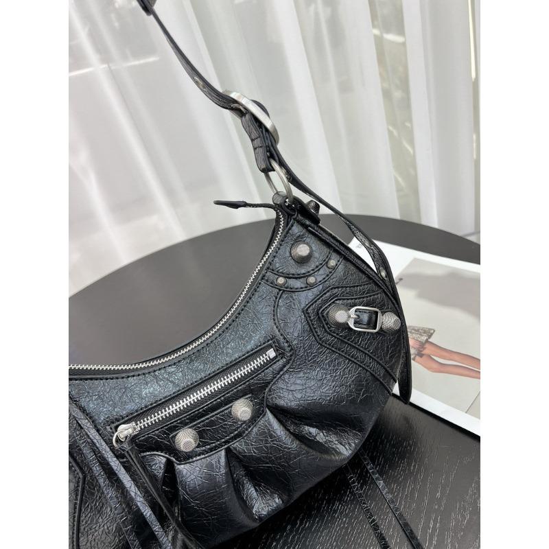 New high-end locomotive bag pleated rivet crescent bag Spice girl bag crossbody shoulder handbag bag female