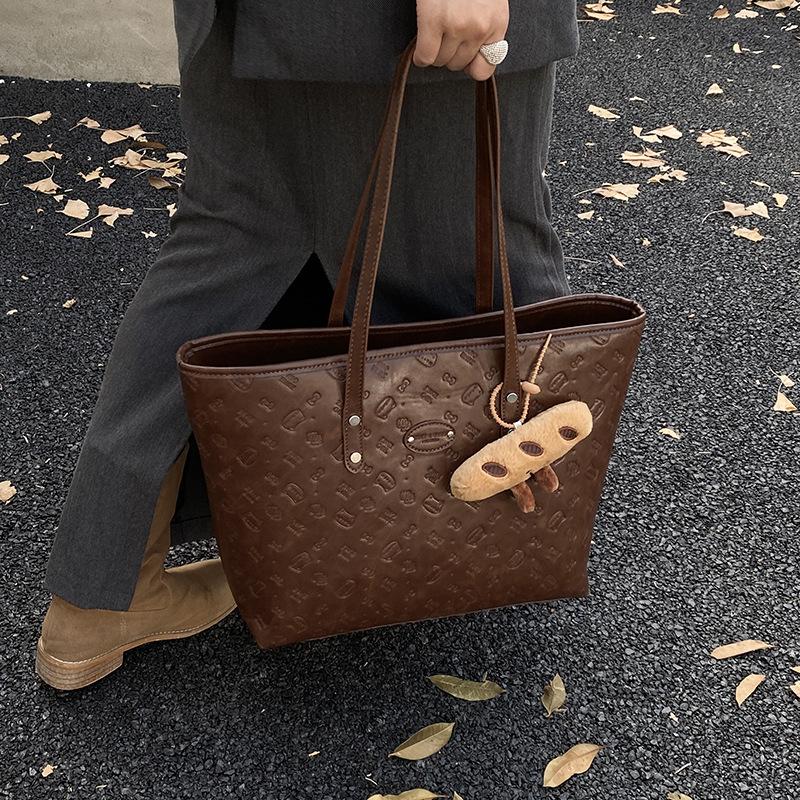 Retro tote bag women's large capacity 2025 new autumn and winter simple and versatile shoulder bag high-end sense work commuter bag