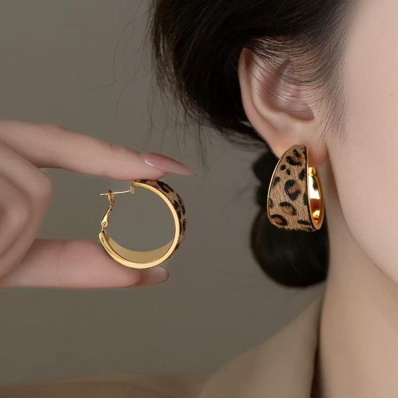 Silver needle autumn and winter retro leopard print geometric square round stud earrings Maillard simple earrings niche high-end earrings